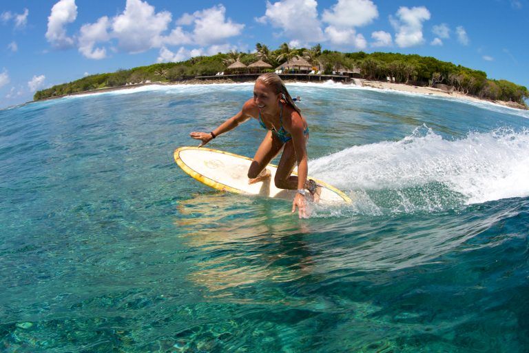 MANIHI SURF TRIPS LOHIS ADAARAN