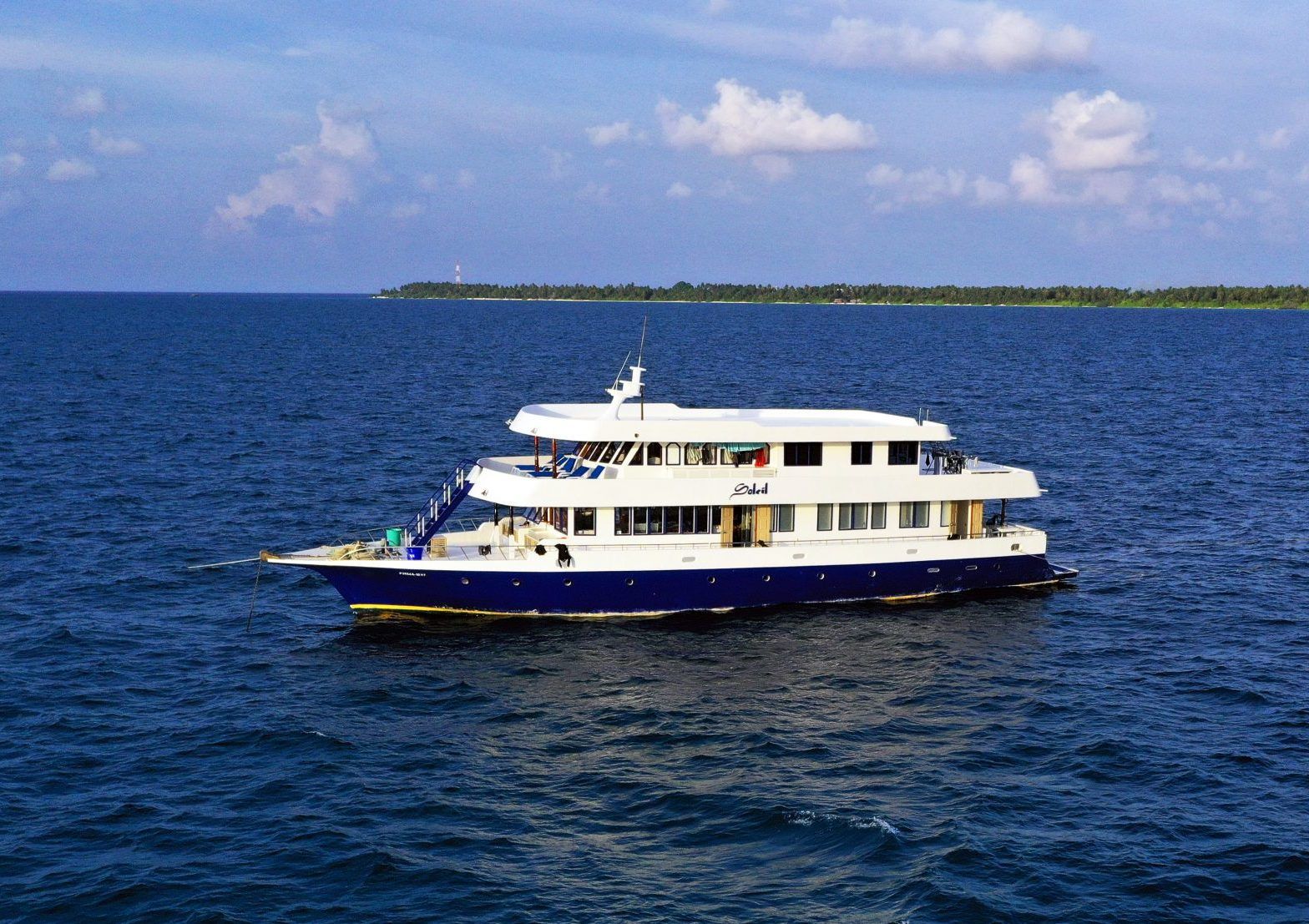 MAnihi Surf boat Maldives
