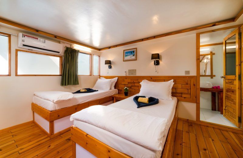Maldivas Manihi surf trip room