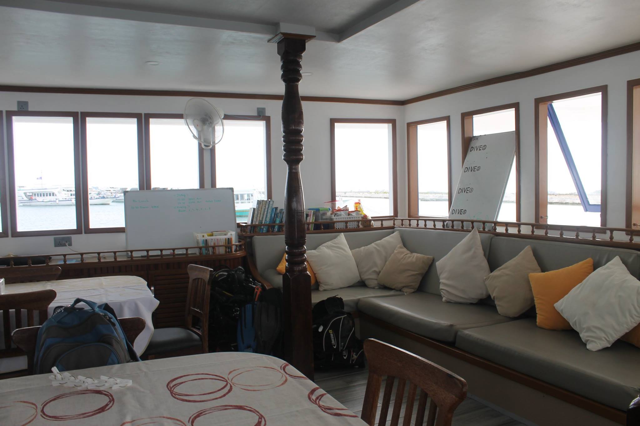 Manihi Surf Boat Maldive