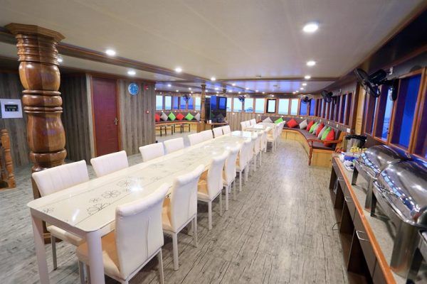 Manihi Surf trips Maldives Yacht
